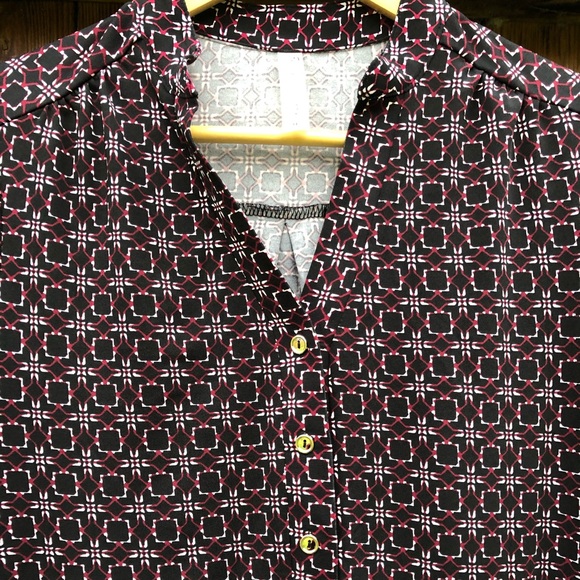 Sale! Short Sleeve Black & Red Pattern Top - Picture 3 of 8